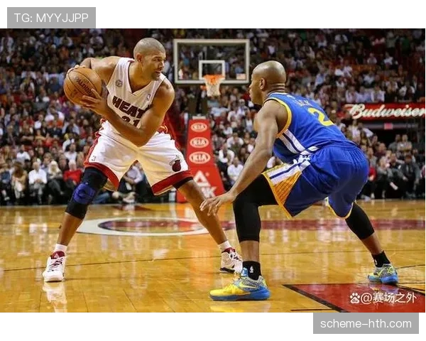 巴蒂尔无球牵制改变对手防守布局